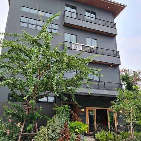 The Lantern Suites Ban Song Hong Ngoại thất bức ảnh